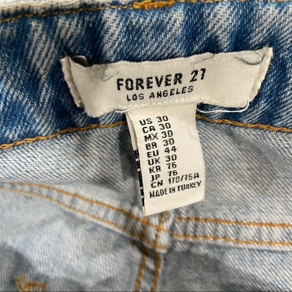Forever 21 Denim Mom Fit Light Wash Distressed Jeans Size 30 NWT - Picture 4 of 7